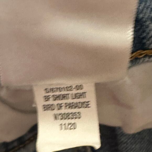 Old Navy Women’s Size 6 Boyfriend Denim Shorts Light Wash Distressed - Picture 9 of 10